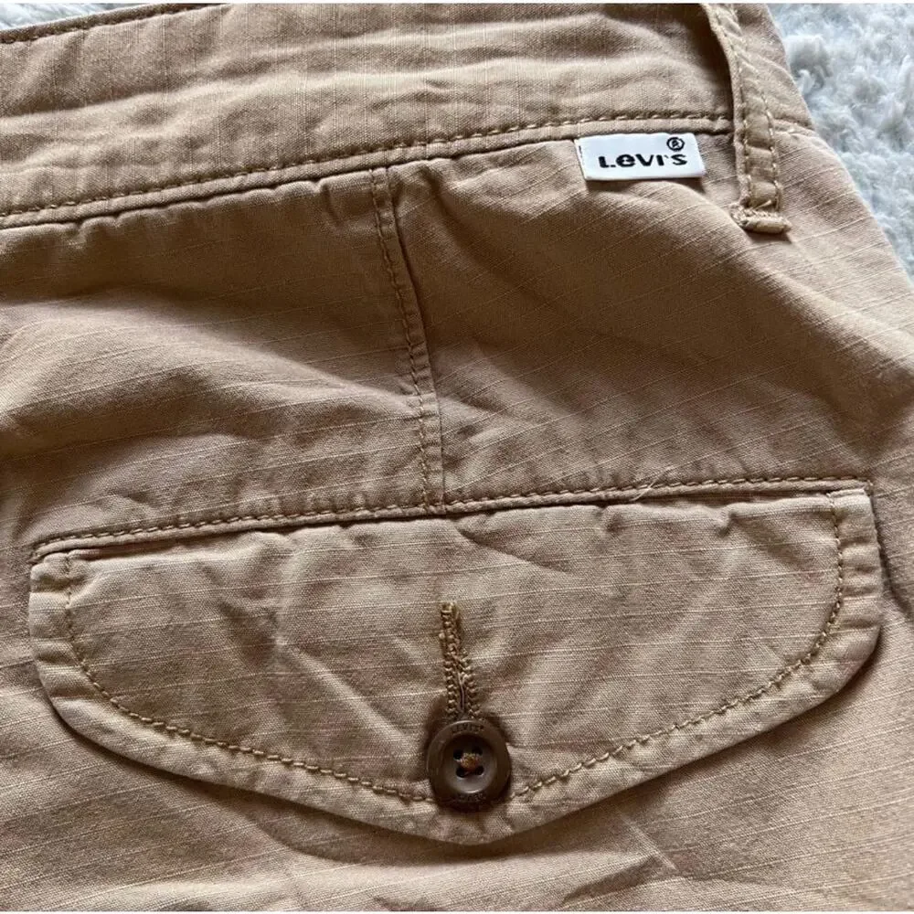 Levi’s Men’s Size 32 beige Cargo Shorts